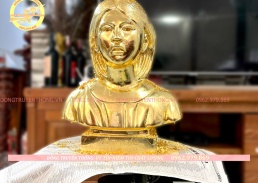 Đúc tượng Võ Thị Sáu dát vàng 24k