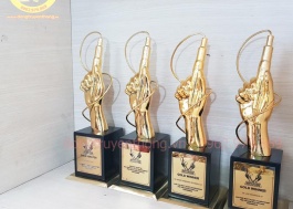 Cúp bằng đồng giải xăm nghệ thuật