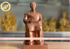 Tượng đồng Bác Hồ ngồi đọc báo 40 cm