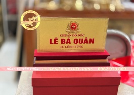  Bảng chức danh để bàn mạ vàng 24k