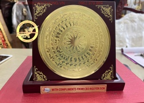 Hộp đĩa mặt trống đồng quà tặng