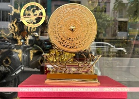 Đĩa mặt trống đồng đúc dát vàng 9999