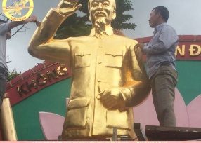 Dát vàng tượng Bác Hồ Vàng 24k ngoài trời