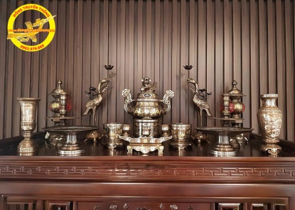 Bộ đồ thờ bằng đồng đầy đủ gồm những gì? Giá bao nhiêu?