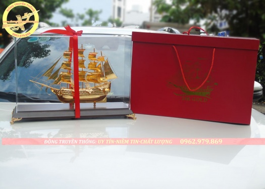 giá mô hình thuyền mạ vàng 24k