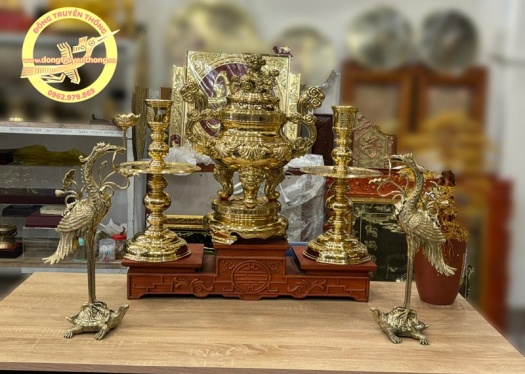 Bộ đỉnh ngũ sự bằng đồng 42 cm tại cộng hoà