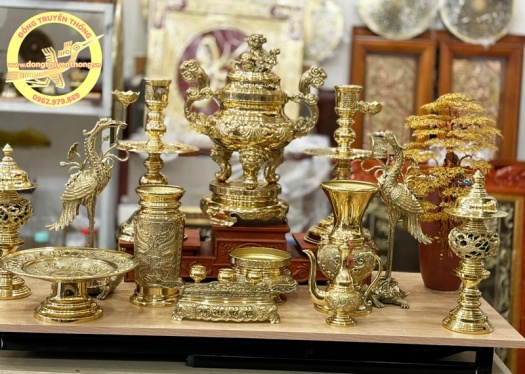 Bộ lư đồng vĩnh tiến dùng cho bàn thờ 1m55.