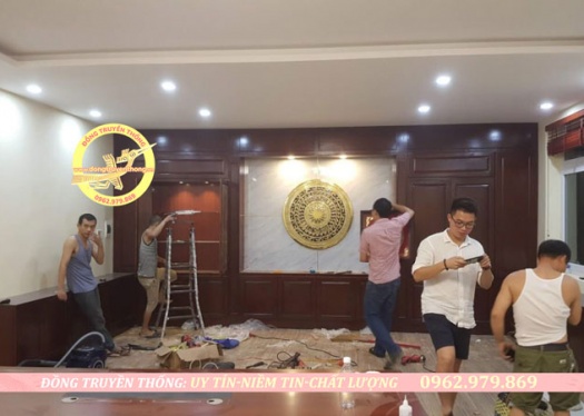 tranh mặt trống đồng lắp phòng sếp