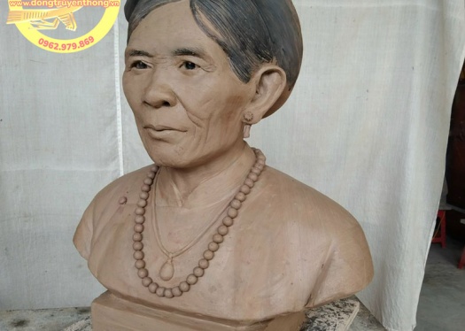 mẫu đất tượng chân dung