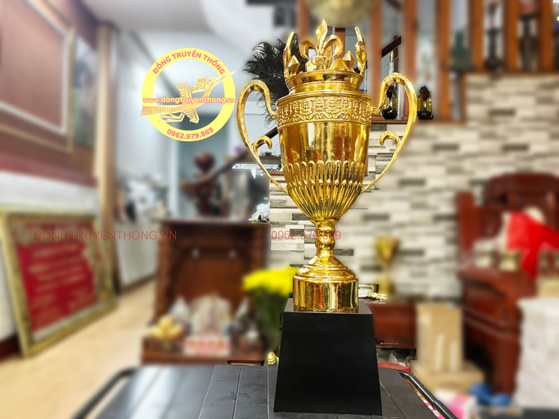 cúp royal bằng đồng hoàn thiện
