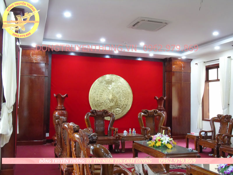 Mặt trống đồng treo phòng khách hoàn thiện Trang trí mặt trống đồng phòng làm việc