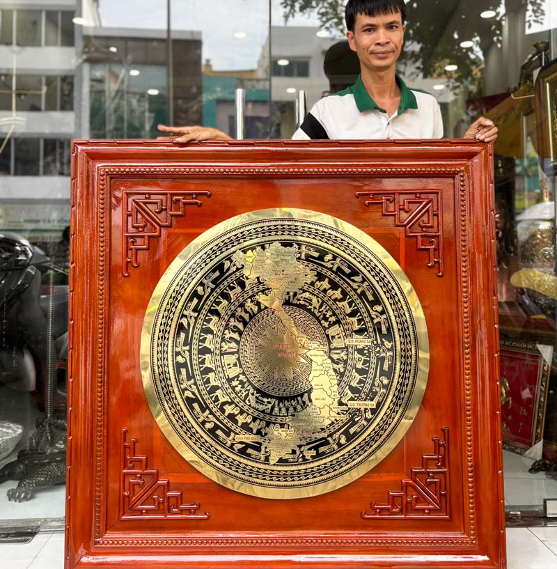 Tranh mặt trống đồng đóng khung bán ở Tân bình