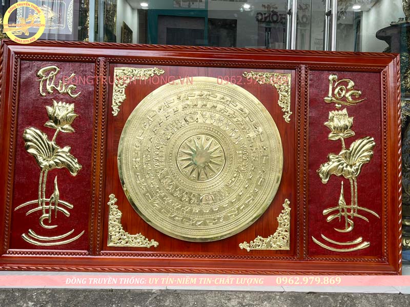hoàn thiện tranh trống đồng hoa sen Tranh trống đồng hoa sen khung gỗ